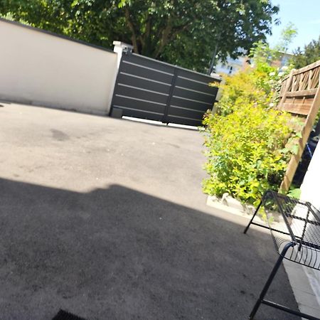 Escapade Pres De Lille - Appartement Charmant Avec Terrasse Et Parking Privee Mons-en-Baroeul Exteriör bild