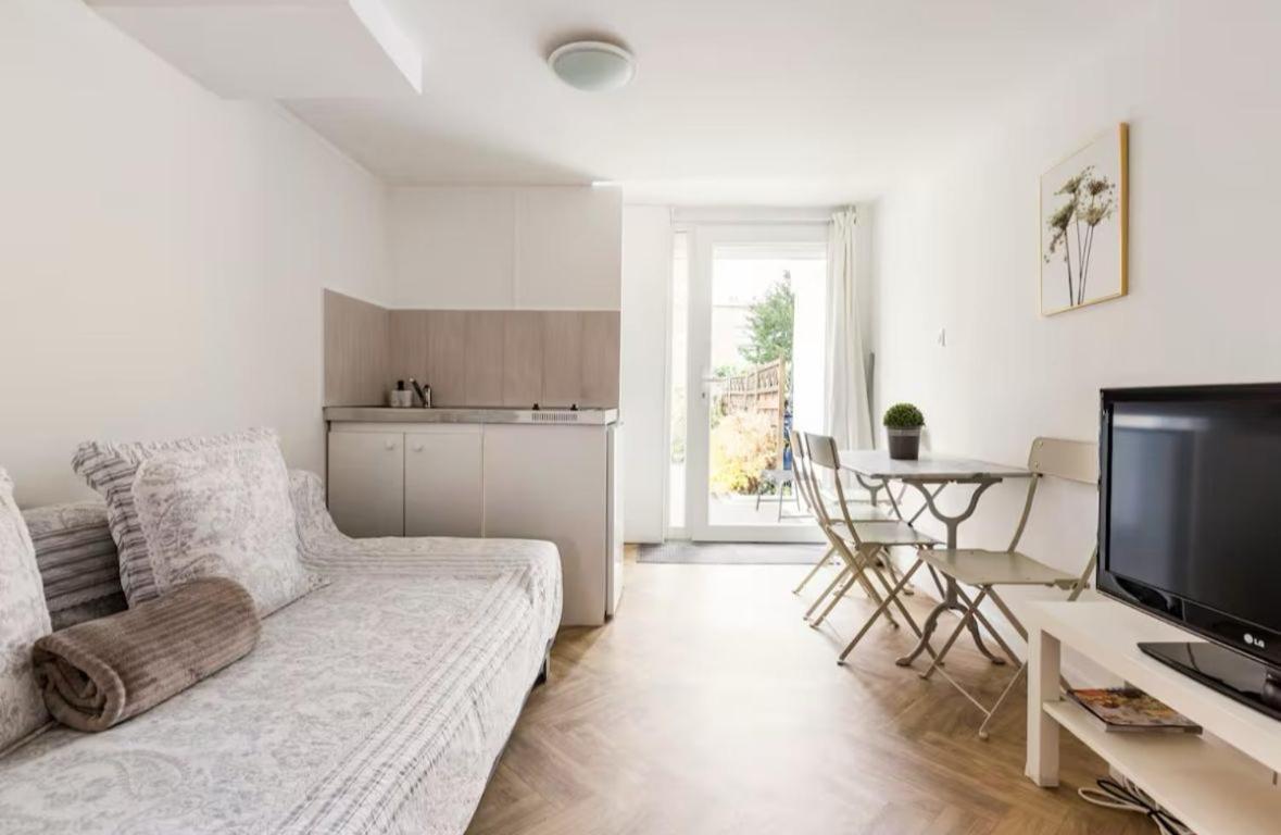 Escapade Pres De Lille - Appartement Charmant Avec Terrasse Et Parking Privee Mons-en-Baroeul Exteriör bild