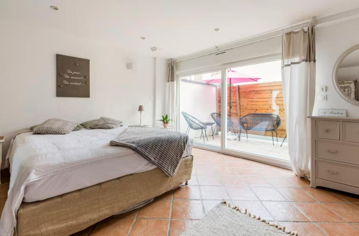 Escapade Pres De Lille - Appartement Charmant Avec Terrasse Et Parking Privee Mons-en-Baroeul Exteriör bild