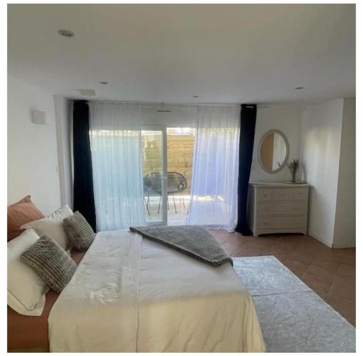 Escapade Pres De Lille - Appartement Charmant Avec Terrasse Et Parking Privee Mons-en-Baroeul Exteriör bild
