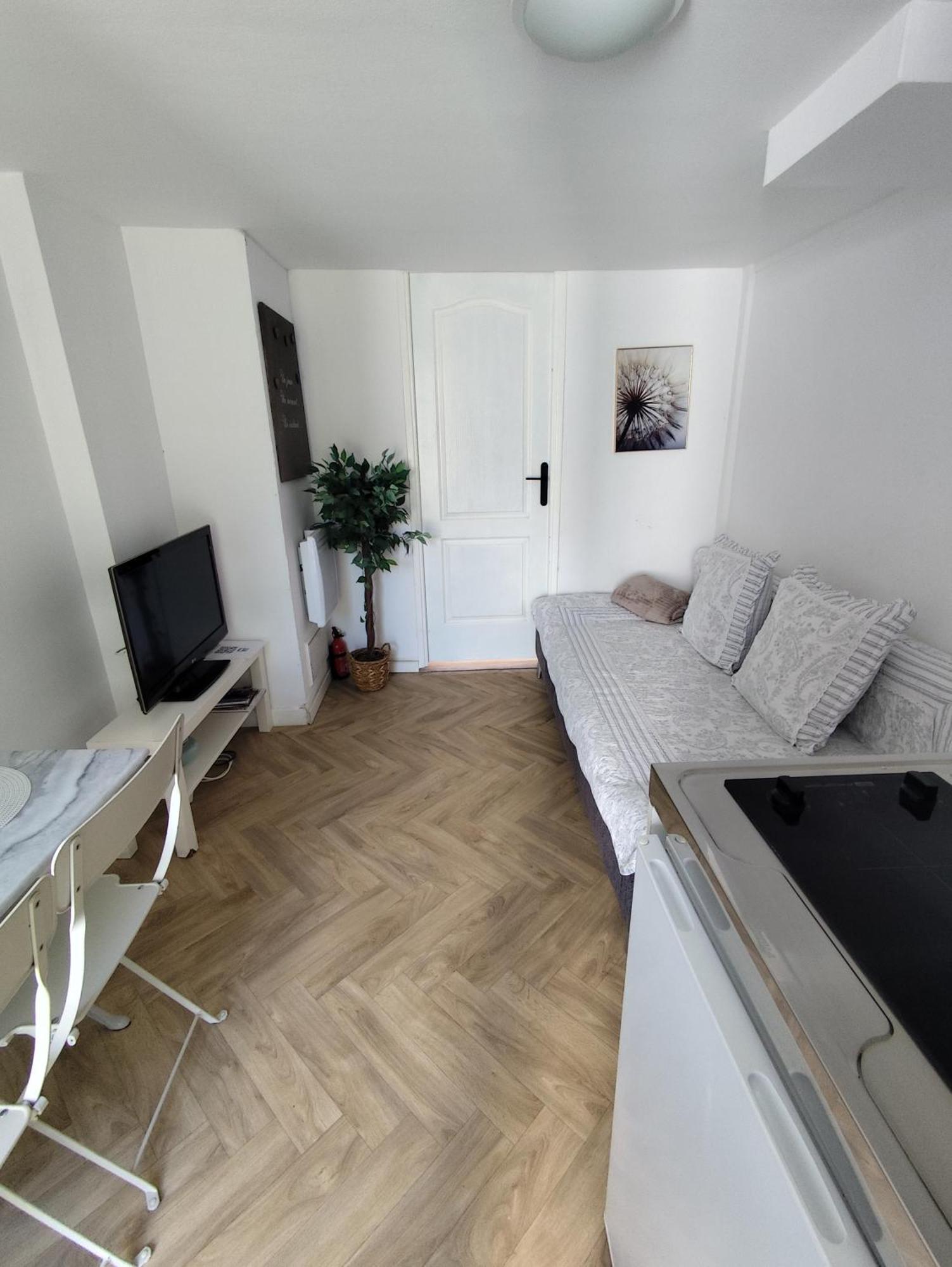 Escapade Pres De Lille - Appartement Charmant Avec Terrasse Et Parking Privee Mons-en-Baroeul Exteriör bild