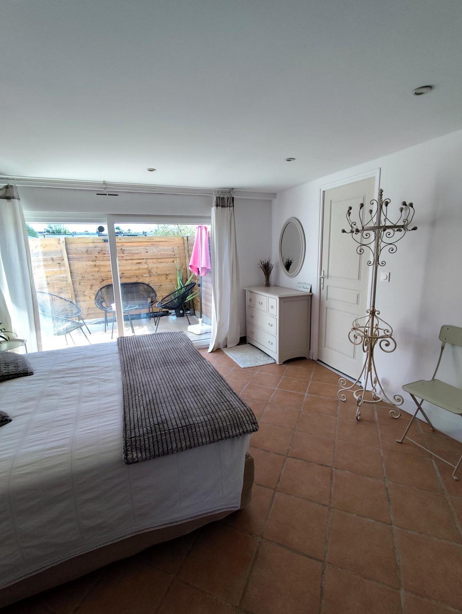 Escapade Pres De Lille - Appartement Charmant Avec Terrasse Et Parking Privee Mons-en-Baroeul Exteriör bild