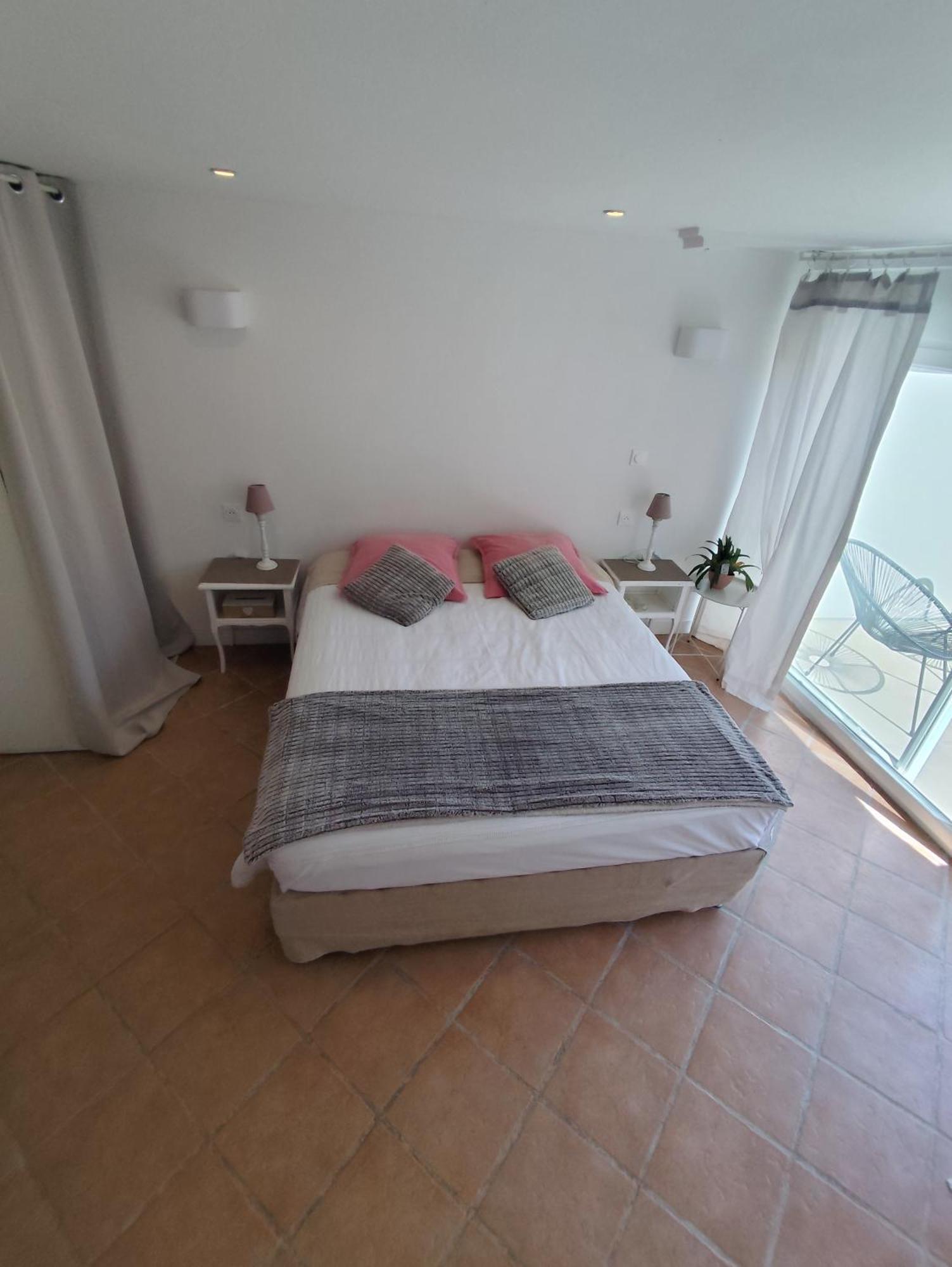 Escapade Pres De Lille - Appartement Charmant Avec Terrasse Et Parking Privee Mons-en-Baroeul Exteriör bild